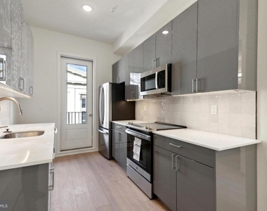 225 N 12th Street - Photo Thumbnail 13