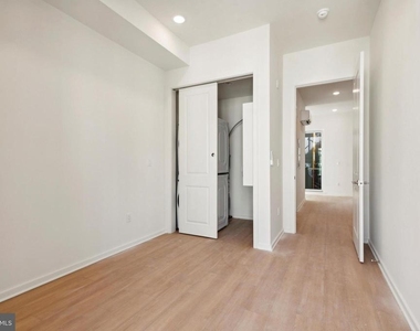 225 N 12th Street - Photo Thumbnail 8
