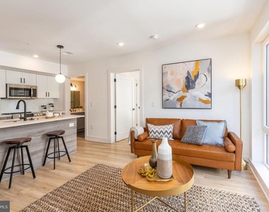 629 W Girard Avenue - Photo Thumbnail 7