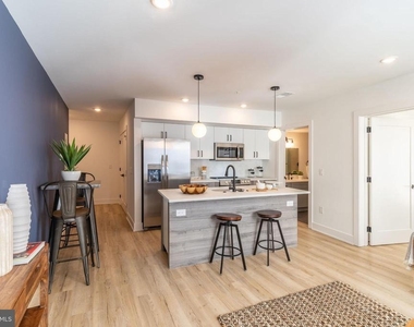 629 W Girard Avenue - Photo Thumbnail 6