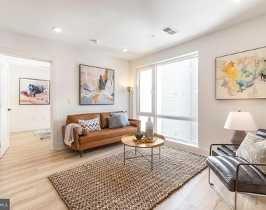 629 W Girard Avenue - Photo Thumbnail 8