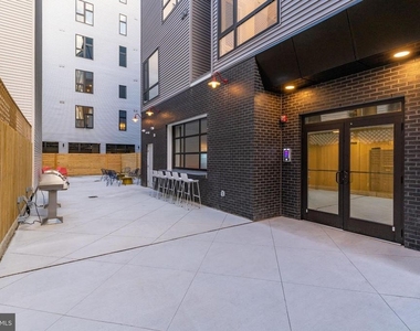 629 W Girard Avenue - Photo Thumbnail 15