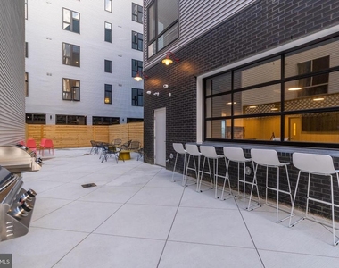 629 W Girard Avenue - Photo Thumbnail 1