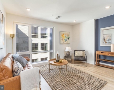 629 W Girard Avenue - Photo Thumbnail 9