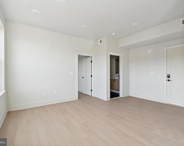 5521 Wayne Avenue - Photo Thumbnail 3
