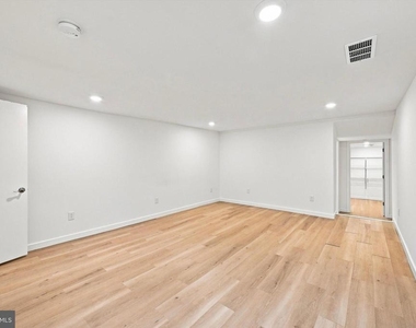 400 N Front Street - Photo Thumbnail 3