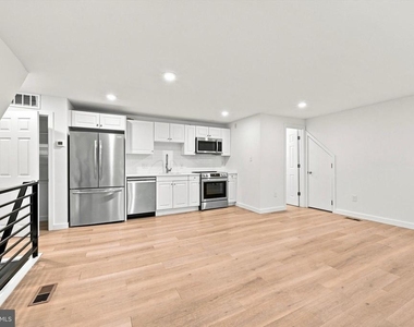 400 N Front Street - Photo Thumbnail 11