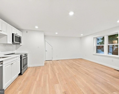 400 N Front Street - Photo Thumbnail 2