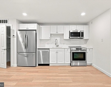 400 N Front Street - Photo Thumbnail 1
