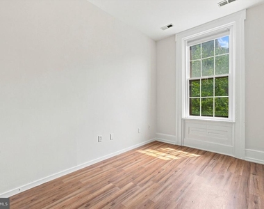 1525 Green Street - Photo Thumbnail 12