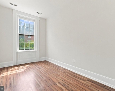 1525 Green Street - Photo Thumbnail 8