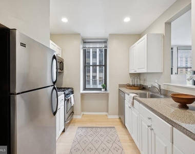 135 S 19th Street - Photo Thumbnail 5