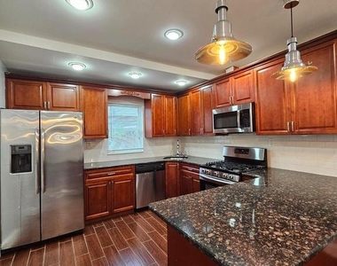 2343 Moore Street - Photo Thumbnail 7
