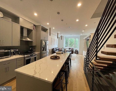 1544 S 20th Street - Photo Thumbnail 3