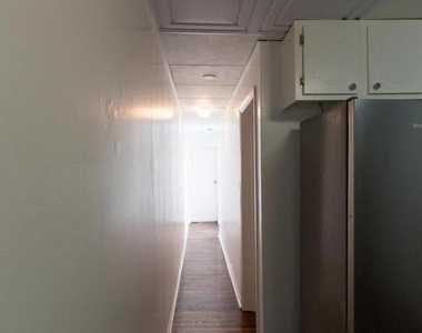 929 S 8th Street - Photo Thumbnail 5