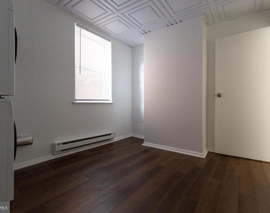 929 S 8th Street - Photo Thumbnail 3