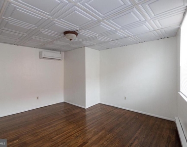 929 S 8th Street - Photo Thumbnail 1