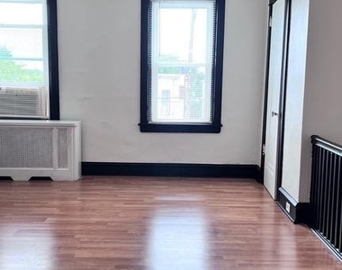 5842 N 12th Street - Photo Thumbnail 2