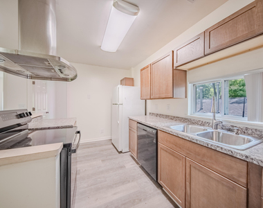 2472 Hawks Avenue - Photo Thumbnail 8