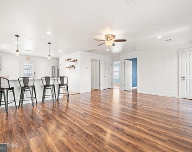 81 Sheridan Street - Photo Thumbnail 6