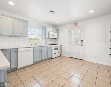 81 Sheridan Street - Photo Thumbnail 8