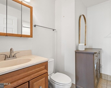 81 Sheridan Street - Photo Thumbnail 12