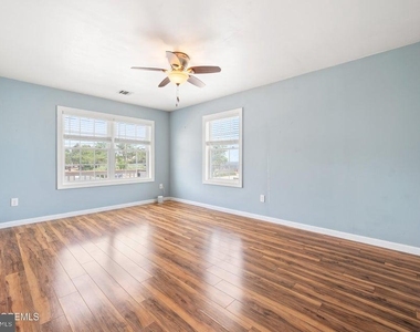 81 Sheridan Street - Photo Thumbnail 16