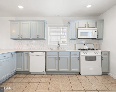81 Sheridan Street - Photo Thumbnail 9