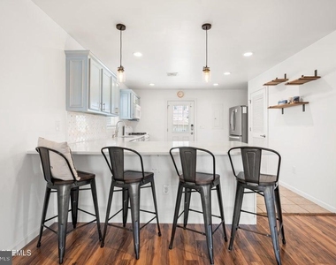 81 Sheridan Street - Photo Thumbnail 7