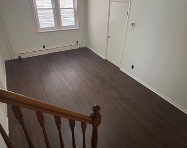 407 Hudson Street - Photo Thumbnail 3