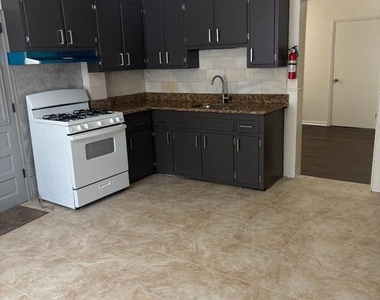 407 Hudson Street - Photo Thumbnail 7