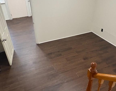 407 Hudson Street - Photo Thumbnail 2