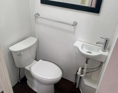 407 Hudson Street - Photo Thumbnail 4