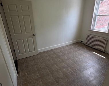 407 Hudson Street - Photo Thumbnail 11