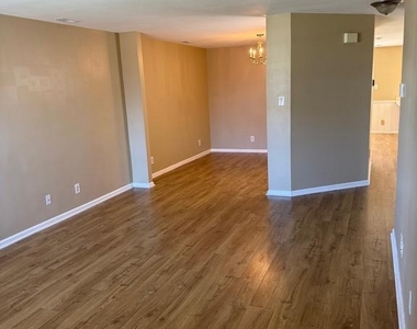23 Park Side Drive - Photo Thumbnail 4
