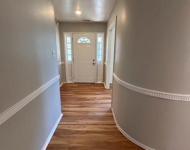 26 Newport Lane - Photo Thumbnail 8