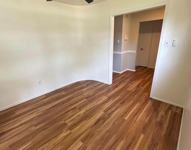 26 Newport Lane - Photo Thumbnail 2