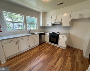 26 Newport Lane - Photo Thumbnail 4