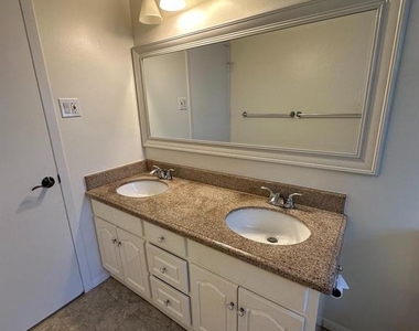 26 Newport Lane - Photo Thumbnail 13