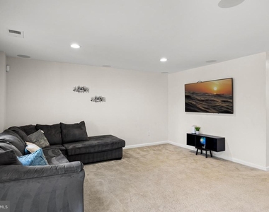 70 Benford - Photo Thumbnail 24
