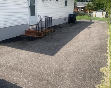 6215 Auth Road - Photo Thumbnail 6