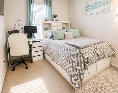 10502 Glen Manor Drive - Photo Thumbnail 10