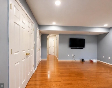 10502 Glen Manor Drive - Photo Thumbnail 12