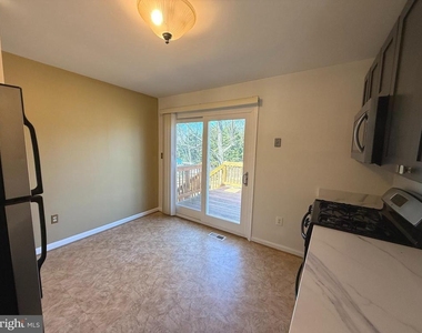 12806 Marlow Place - Photo Thumbnail 8