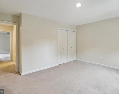 7561 Heatherton Lane - Photo Thumbnail 18