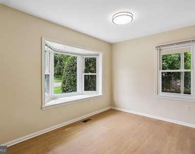 7561 Heatherton Lane - Photo Thumbnail 11