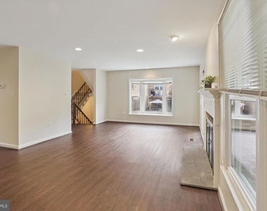 7561 Heatherton Lane - Photo Thumbnail 6