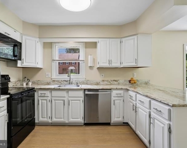 7561 Heatherton Lane - Photo Thumbnail 9