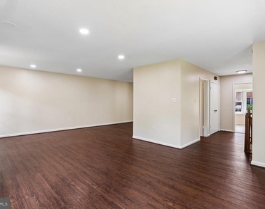 7561 Heatherton Lane - Photo Thumbnail 7