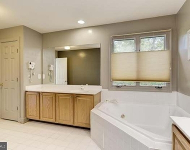 305 Flannery Lane - Photo Thumbnail 10